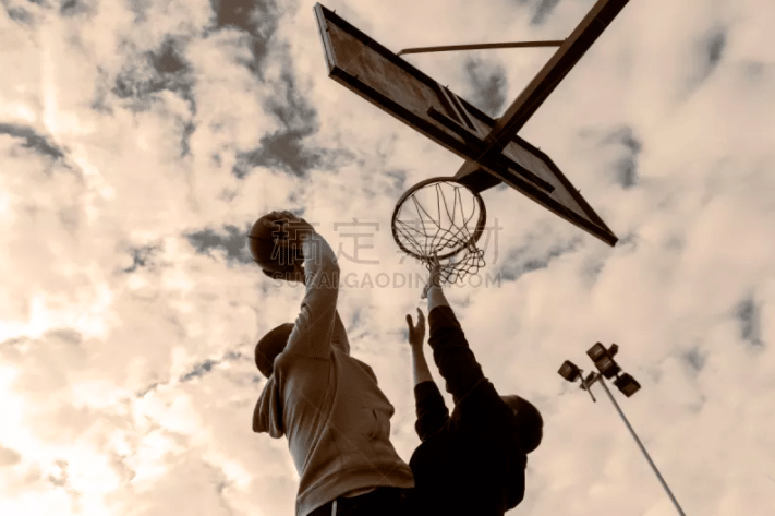 德扑翻前：隔离弱玩家的加注区间设计。（德扑翻前：针对弱对手的隔离加注范围构建）