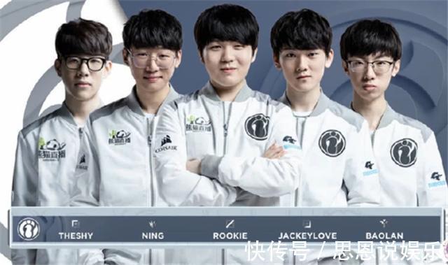 球员们用一 球员们用一